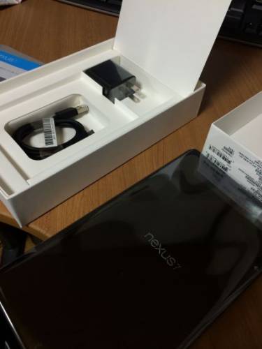 Nexus7 内容物