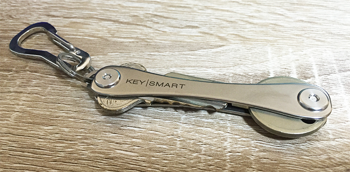 KeySmart ベルトループとキーリング装着