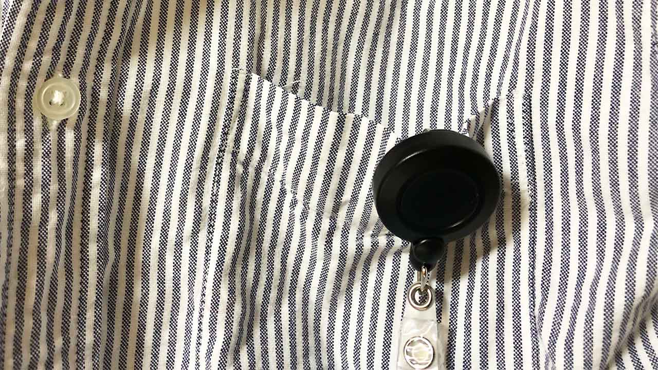 コクヨ クリップ式の名札用リール シャツの胸ポケット