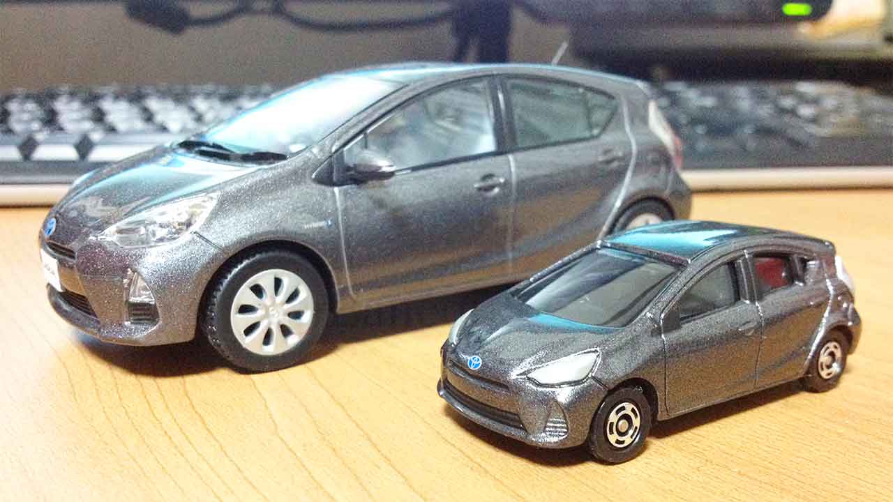 新車と中古車どっち？ アクアのミニカー2