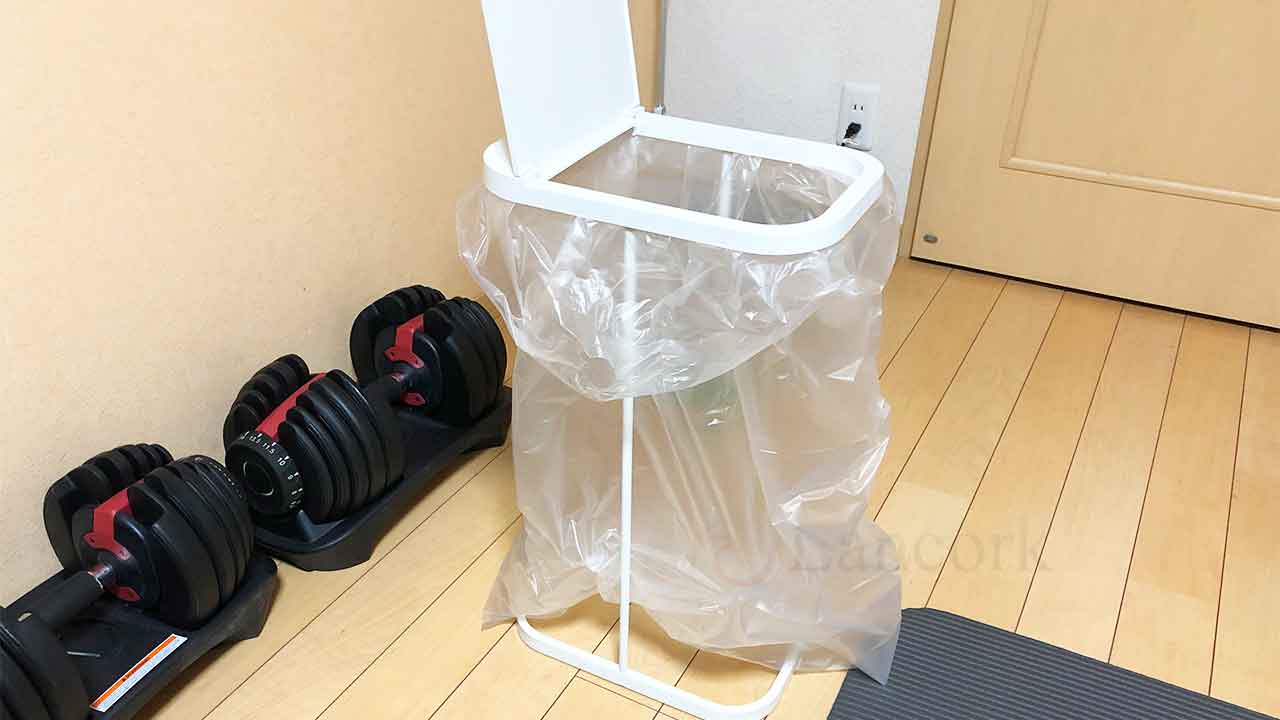 山崎実業のゴミ箱「分別ゴミ袋ホルダー ルーチェ」フタを開けたところ