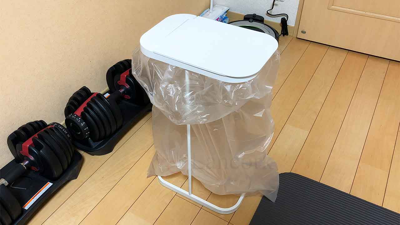 山崎実業のゴミ箱「分別ゴミ袋ホルダー ルーチェ」フタを閉めたところ