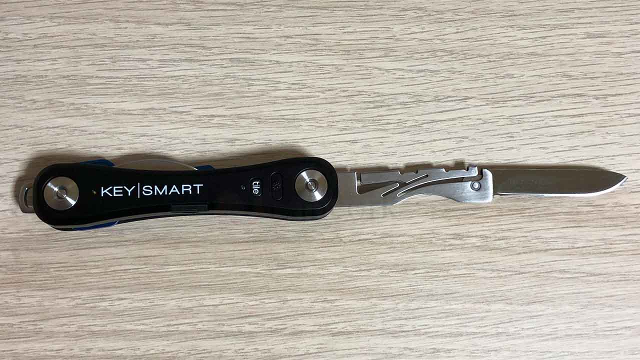 KeySmartのオプション FOLDING KNIFE（折りたたみナイフ）開いたところ