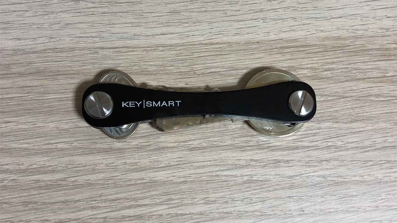 KeySmartのオプション FRONT PLATE FOR KEYSMART（フロントプレート）付けたところ