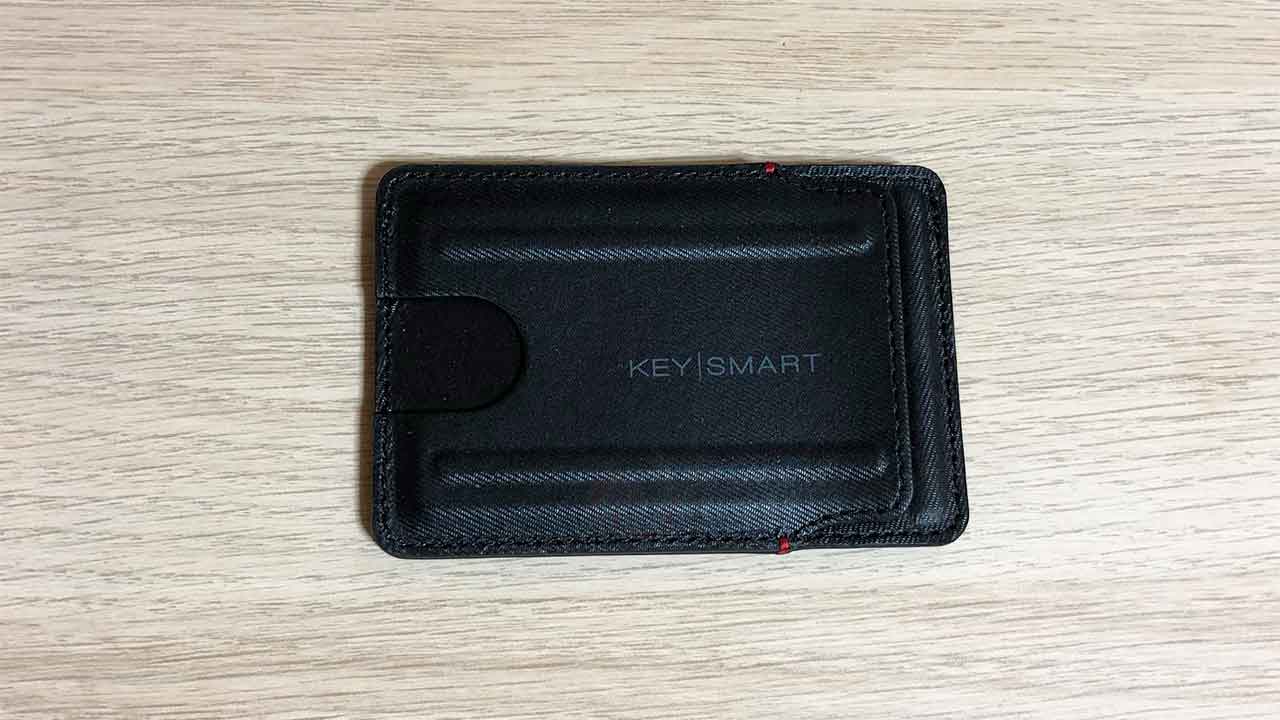 KeySmart Urban Slim Wallet 表面