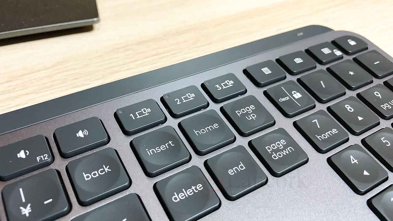 ロジクールのキーボード「KX800 MX Keys」切り替えスイッチ