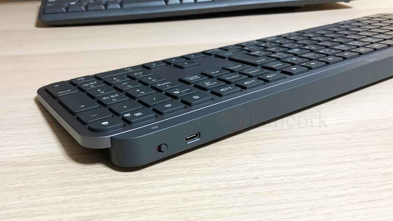 ロジクールのキーボード「KX800 MX Keys」USB-Cポート