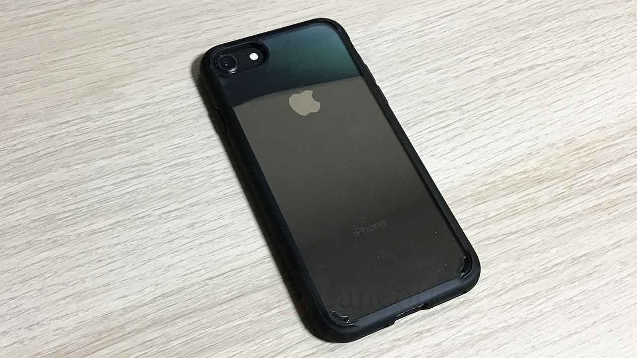 SpigenのiPhone8・iPhone7ケース クリアな裏面