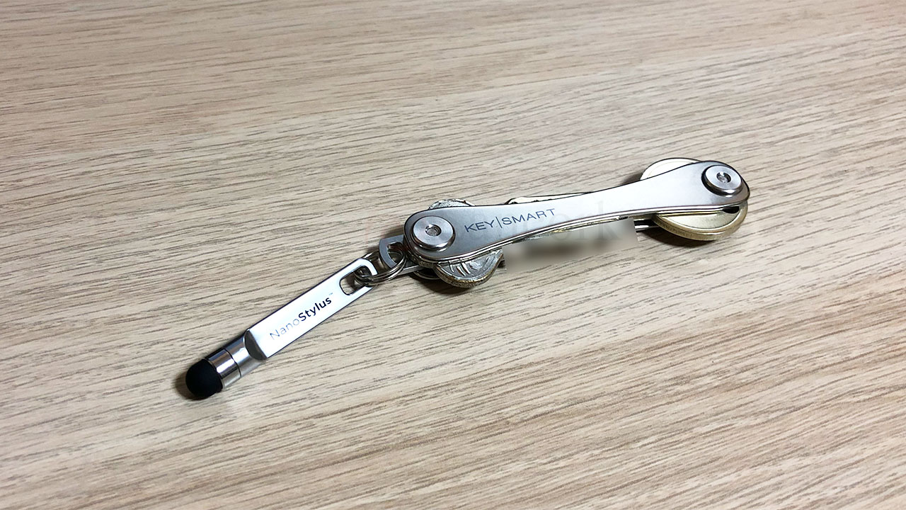 KeySmart Nano Stylus を KeySmartに装着