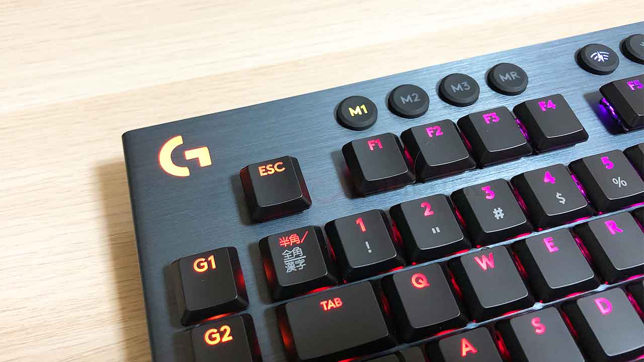 ロジクールのキーボード「G913」Gロゴ