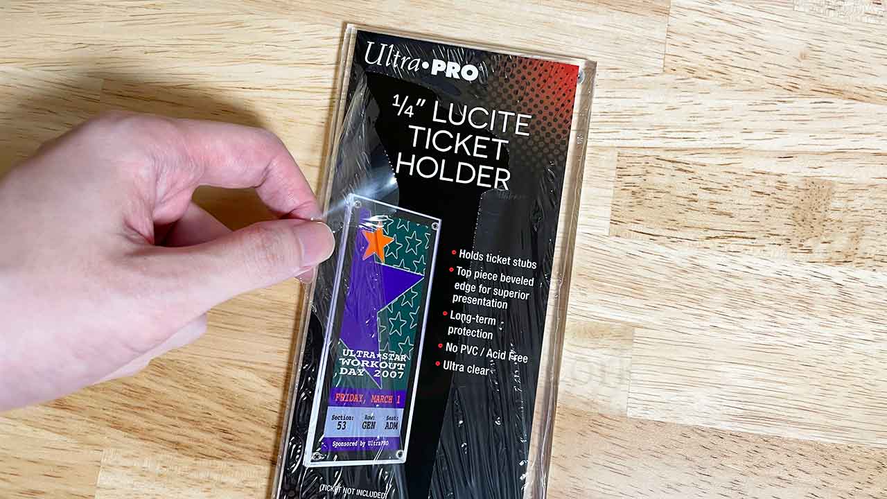 Ultra Pro (ウルトラプロ) Lucite Ticket Stub Holder（チケット用 スクリューダウン） パッケージ