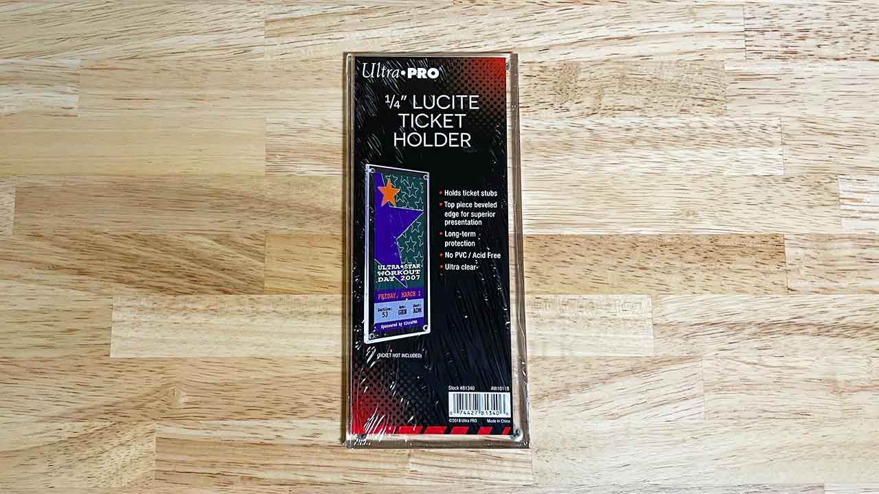 Ultra Pro (ウルトラプロ) Lucite Ticket Stub Holder（チケット用 スクリューダウン） パッケージ